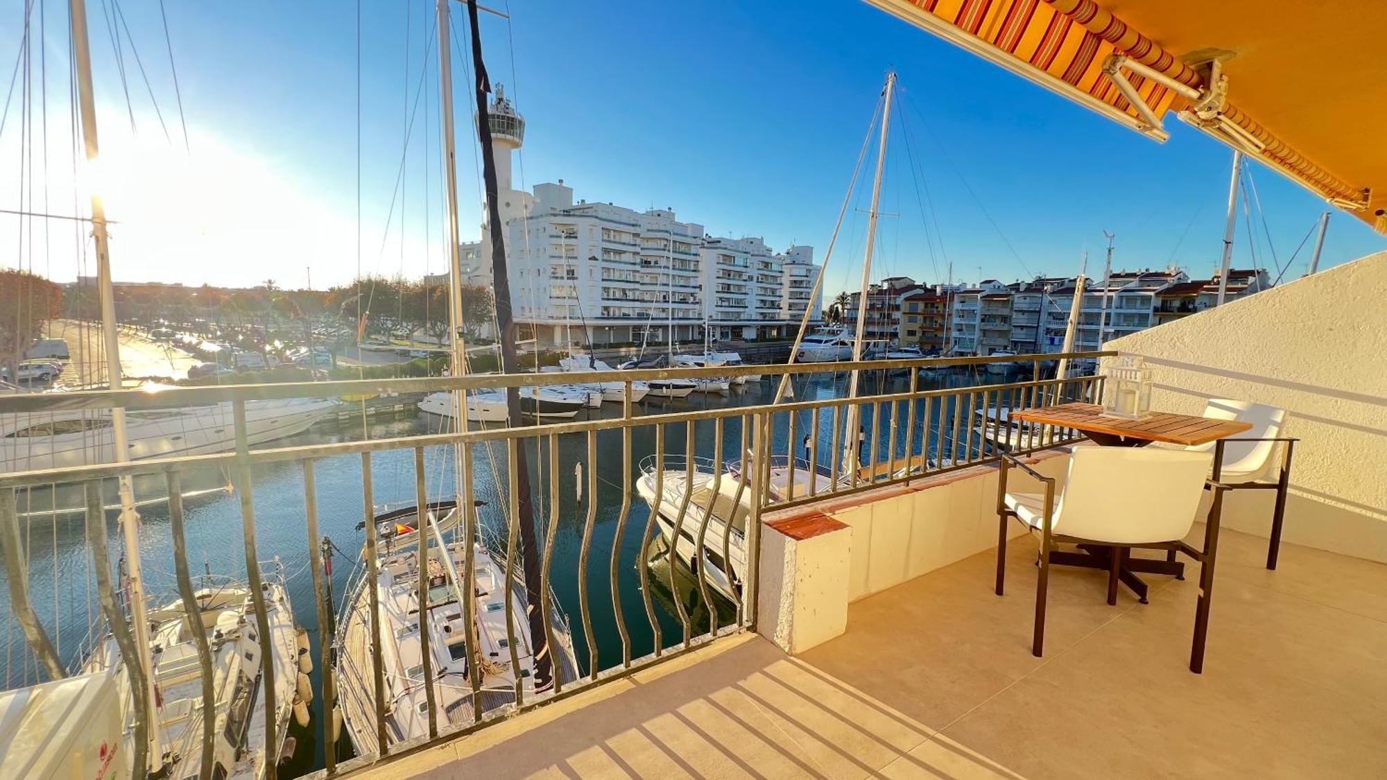 אמפוריבראבה Estudio Frente Al Canal Con Terraza מראה חיצוני תמונה